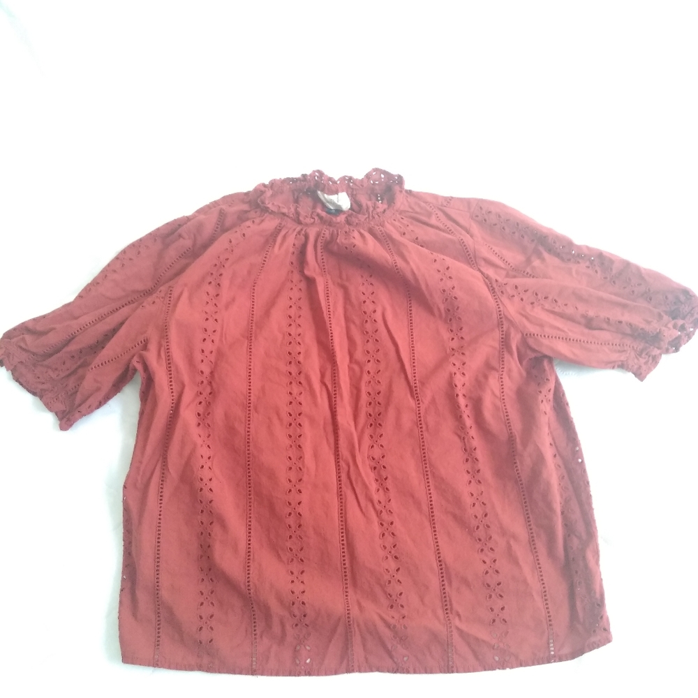 Universal thread good co eyelet top